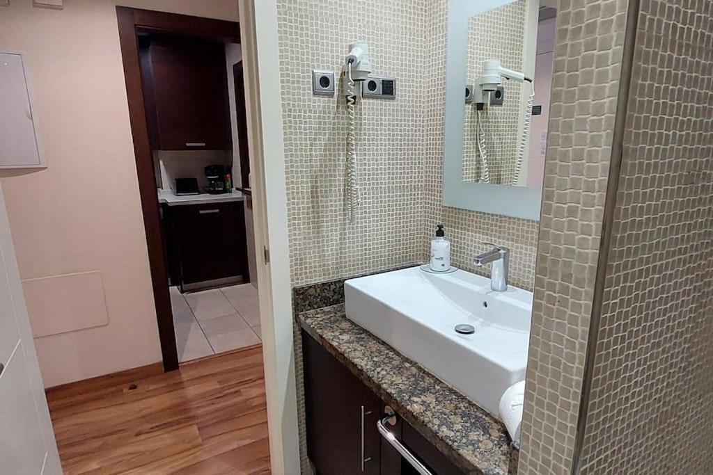 Elegante Alojamiento Con Piscina A 200 M Del Mar. Appartamento Benalmádena Esterno foto