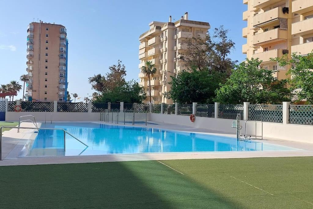 Elegante Alojamiento Con Piscina A 200 M Del Mar. Appartamento Benalmádena Esterno foto