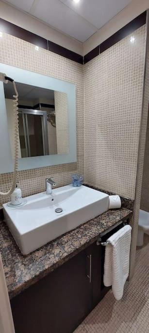 Elegante Alojamiento Con Piscina A 200 M Del Mar. Appartamento Benalmádena Esterno foto