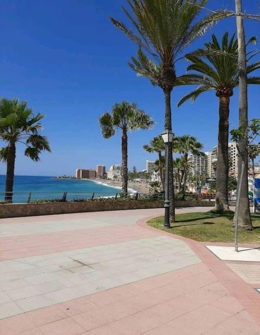 Elegante Alojamiento Con Piscina A 200 M Del Mar. Appartamento Benalmádena Esterno foto